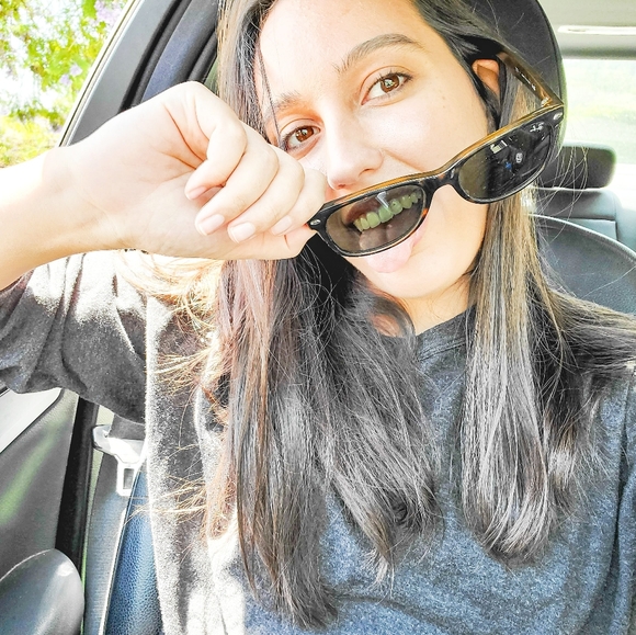 Meet your Posher, Sharleen - Picture 1 of 2